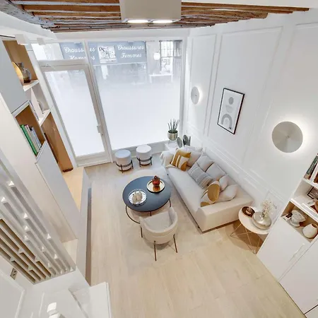 Historical House In The Heart Of Parigi